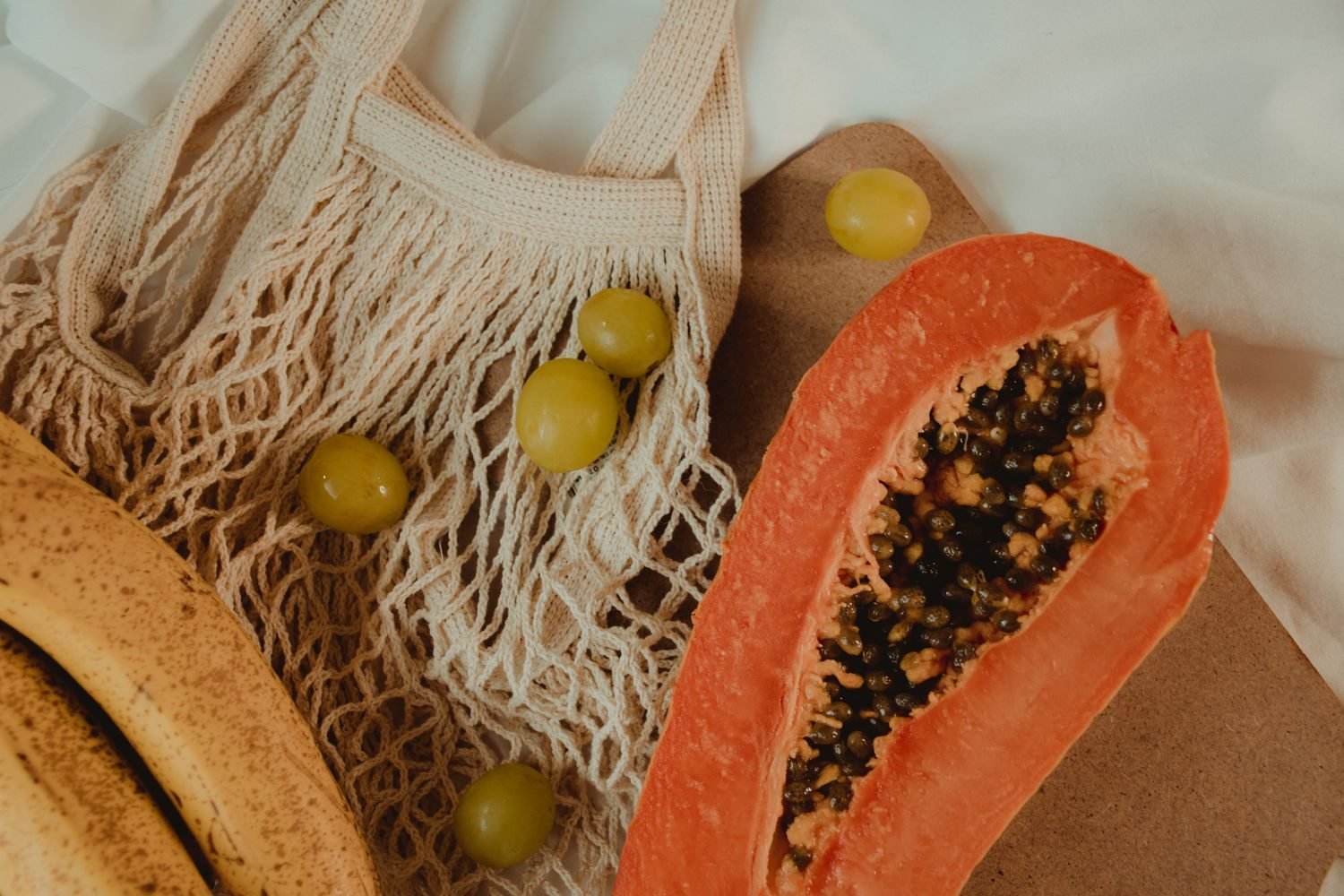 Fresh papaya, banana, and cooked vegetables arranged as gentle food options for a gastritis-friendly diet