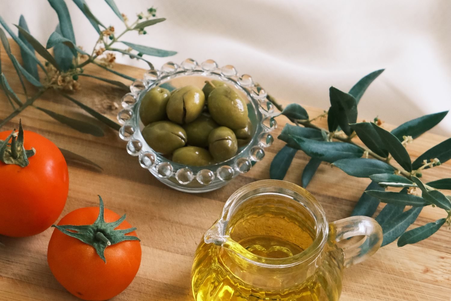 A balanced Mediterranean-style plate with fish, vegetables, whole grains, and olive oil for liver health