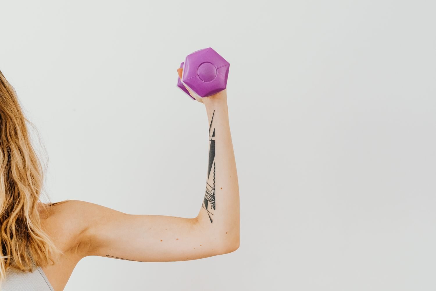 Close-up of a bicep curl with a dumbbell at home