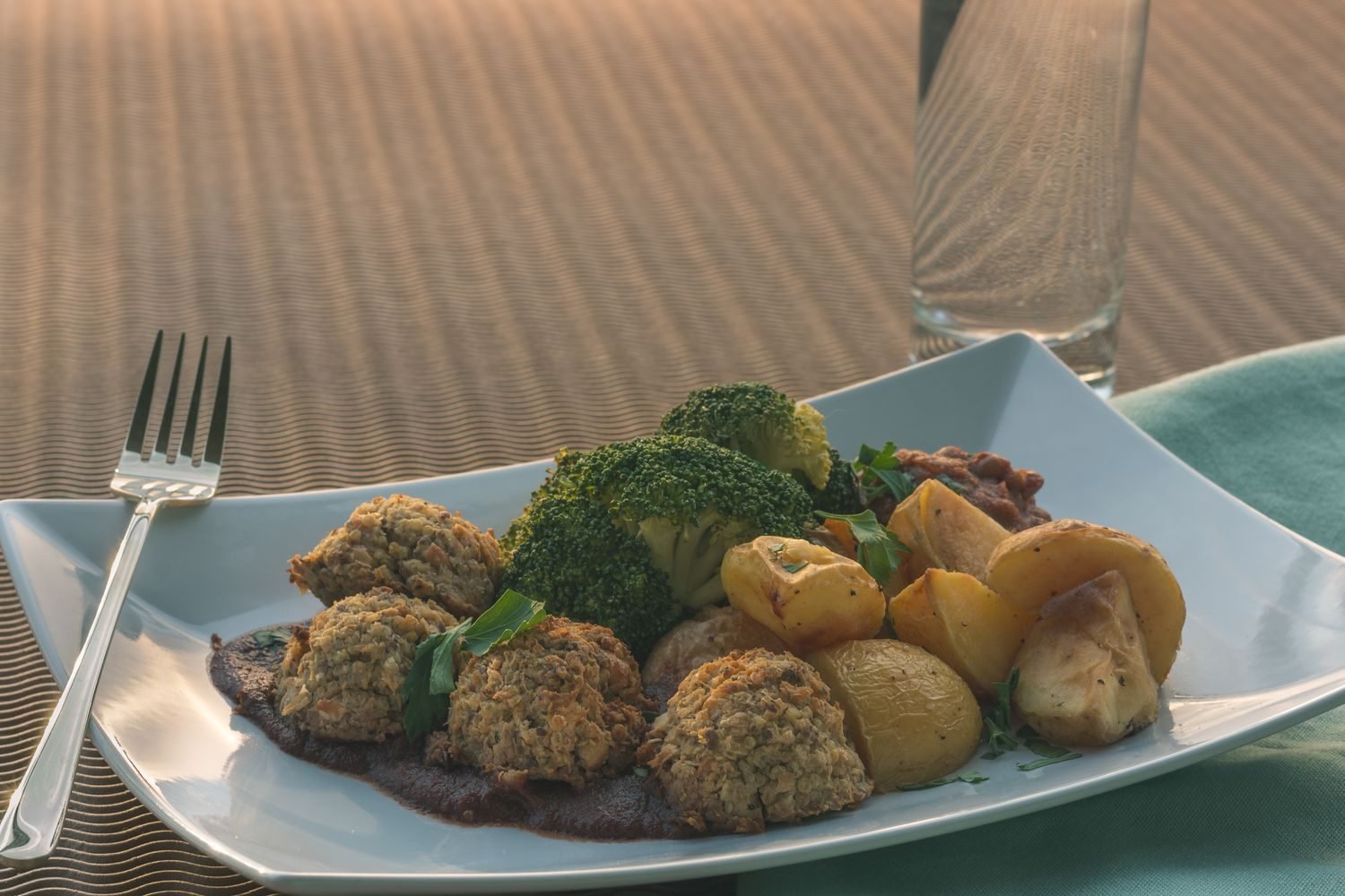 Nutrient-dense gluten-free meal with iron-rich, vitamin D, and folate sources for celiac disease management