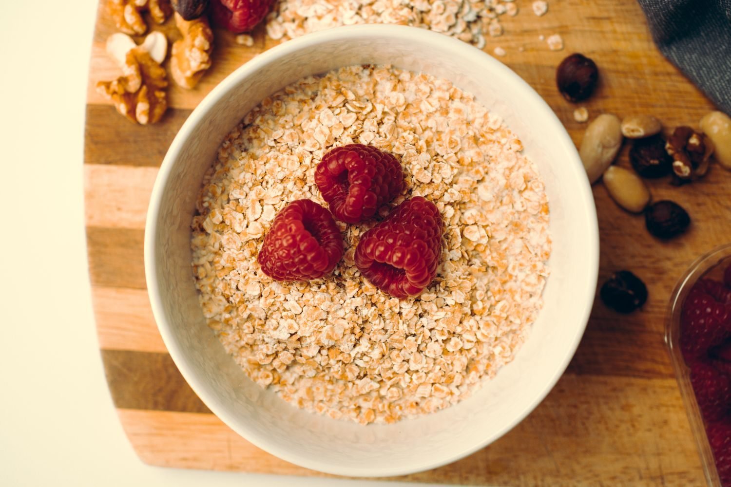Bowl of oatmeal topped with berries and nuts, a cholesterol-lowering breakfast food