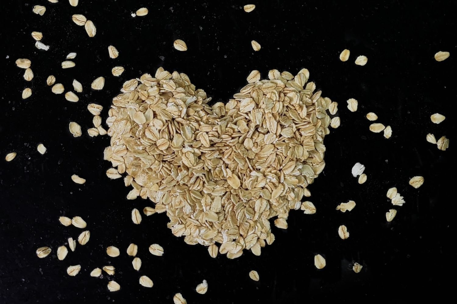 Weekly cholesterol lowering diet chart with oats, dal, vegetables, and nuts arranged for meal planning