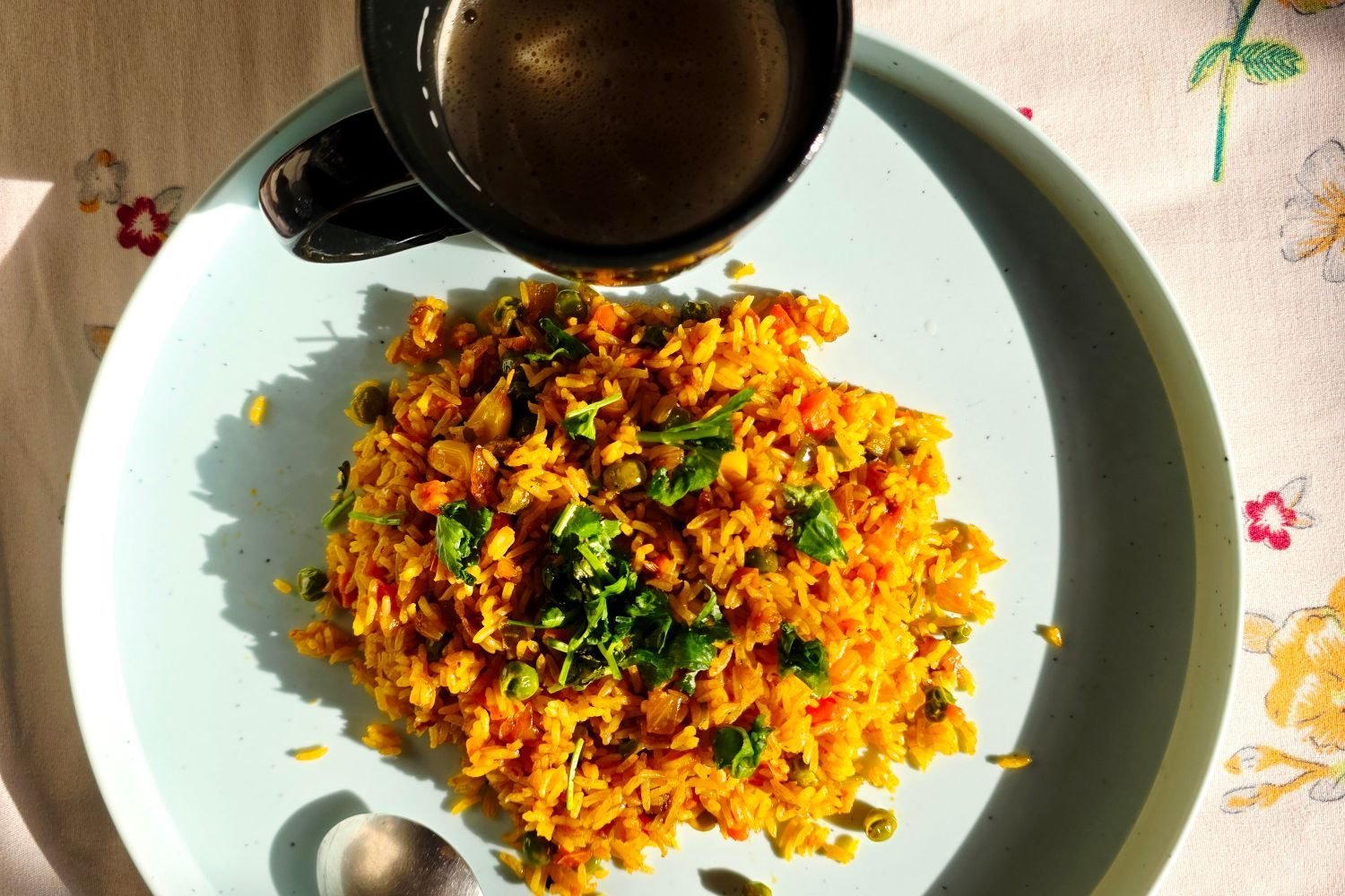 Bowl of vegetable poha with peanuts and curry leaves as a heart-healthy Indian breakfast