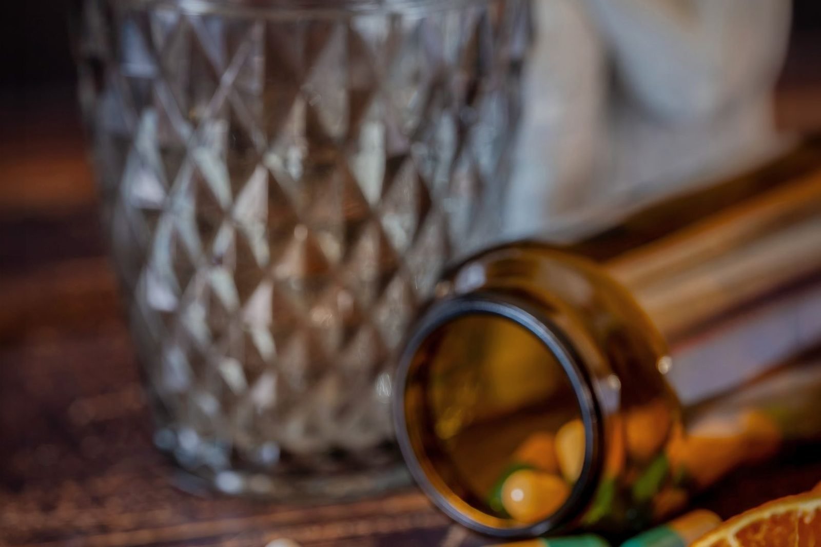 Garcinia cambogia fruit and supplement capsules on a wooden table, illustrating modest and inconsistent clinical evidence for weight loss