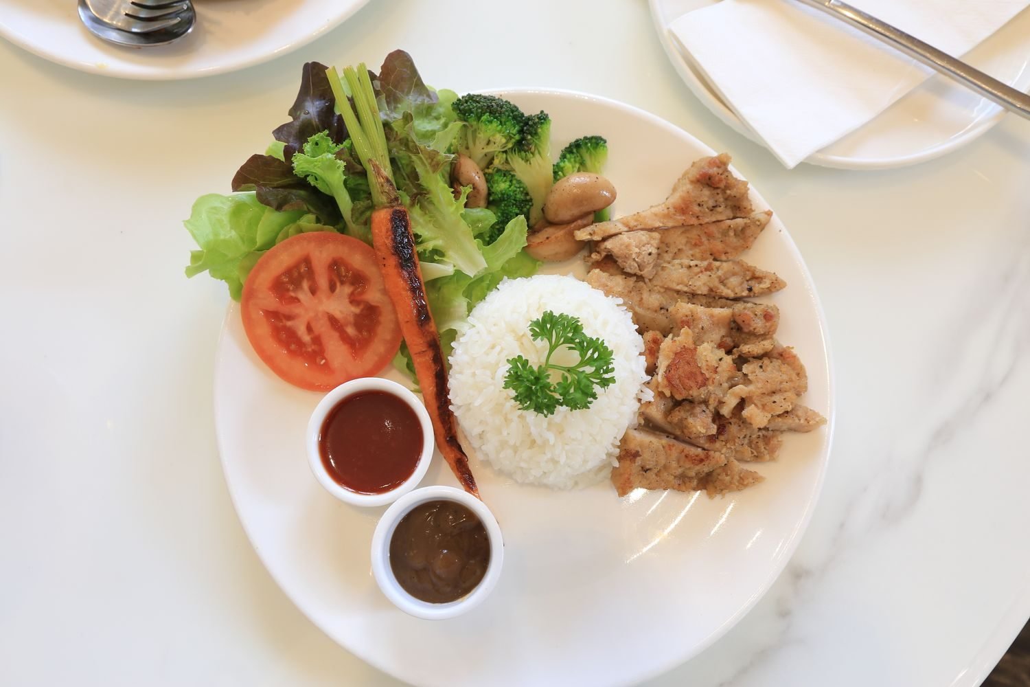 Balanced high-protein meal with rice, chicken, vegetables, and dairy on a plate for a weight gain diet