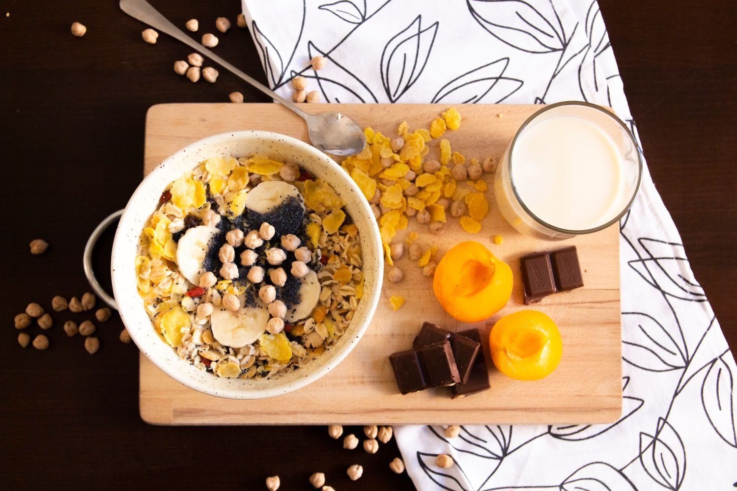 Portfolio diet meal featuring oats, nuts, soy, and vegetables arranged for cholesterol management