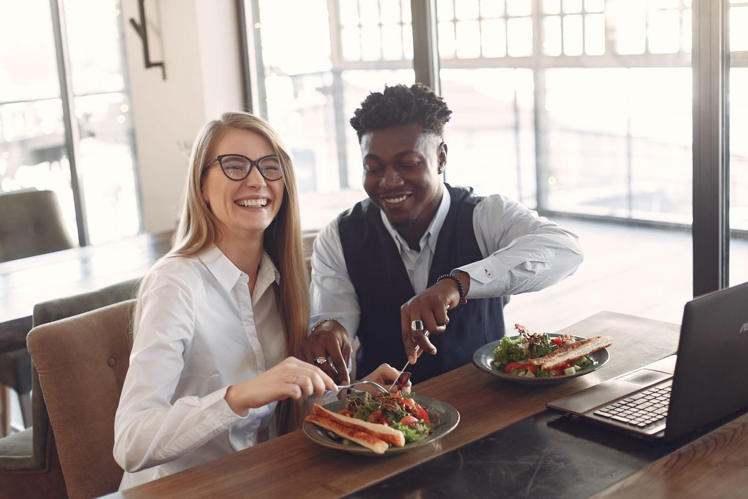 Friends enjoying a relaxed restaurant meal together without stress