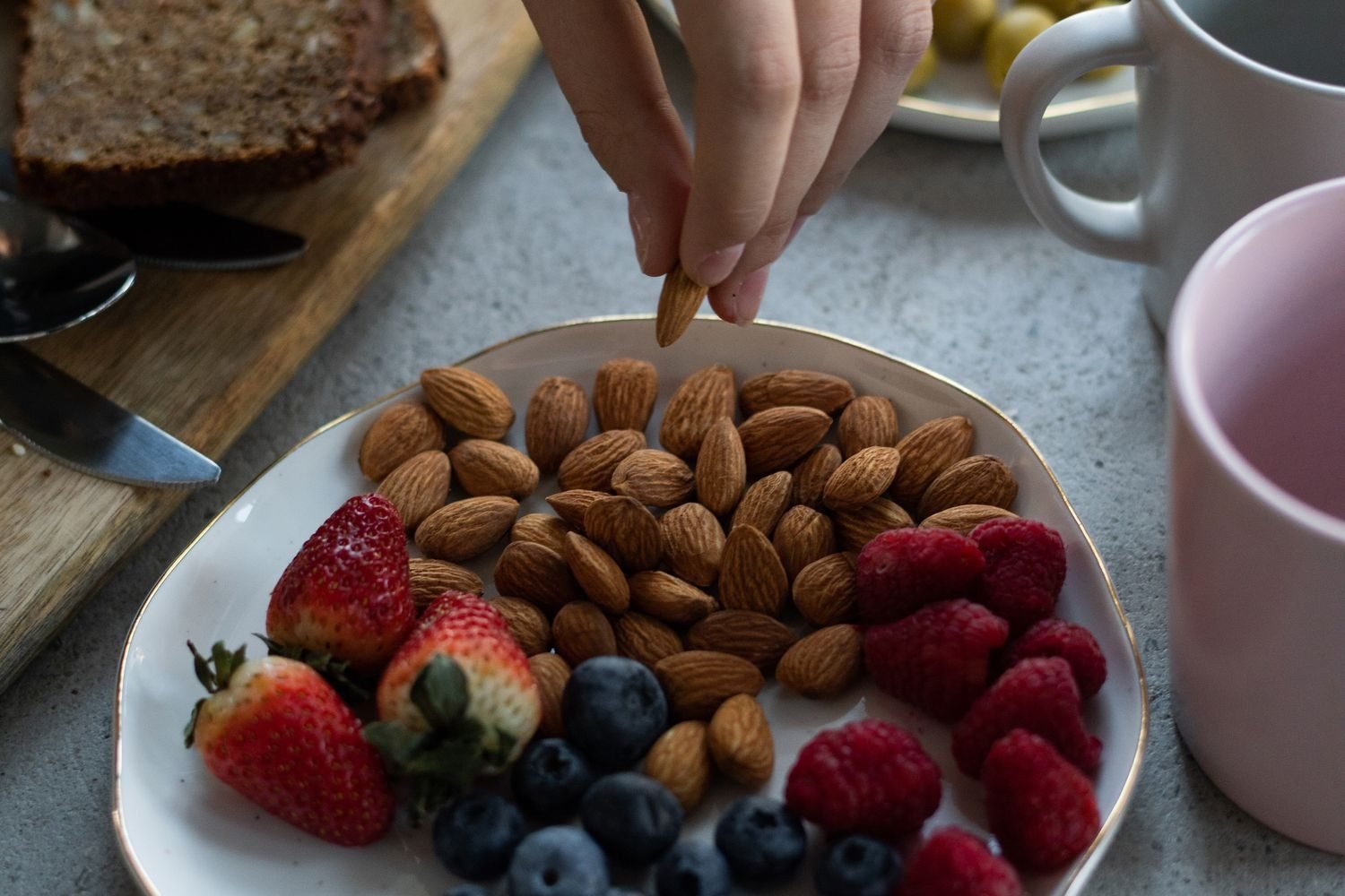 Comparison of a whole-foods plate versus ultra-processed snacks at the same calorie count