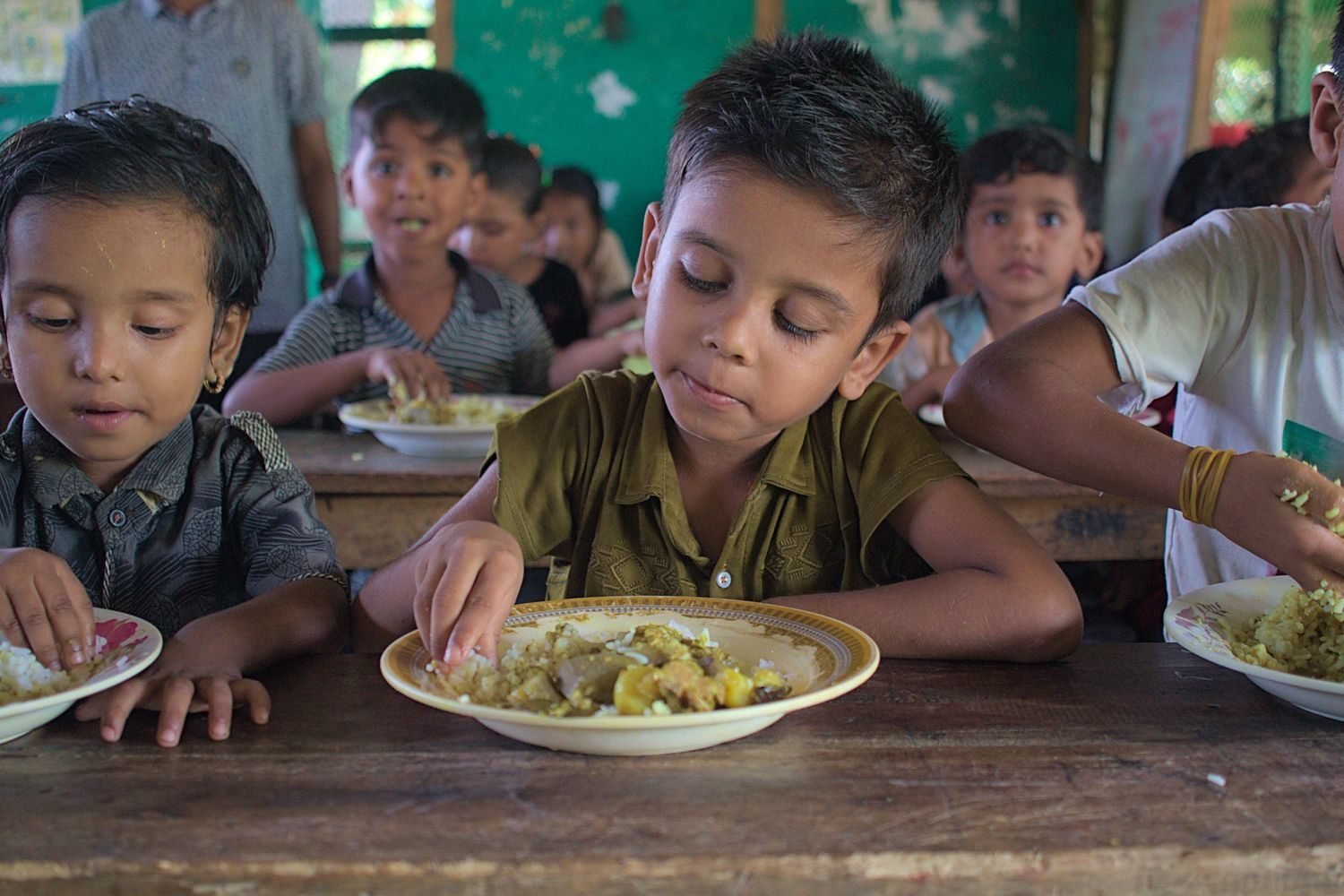 Comparison of daily calorie and nutrient needs for children aged 4-6, 7-9, and 10-12 years