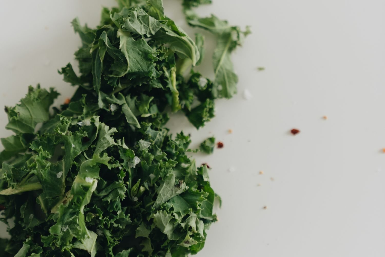 Fresh iron-rich and fiber-rich foods including leafy greens, lentils, citrus, and lean protein for perimenopause nutrition