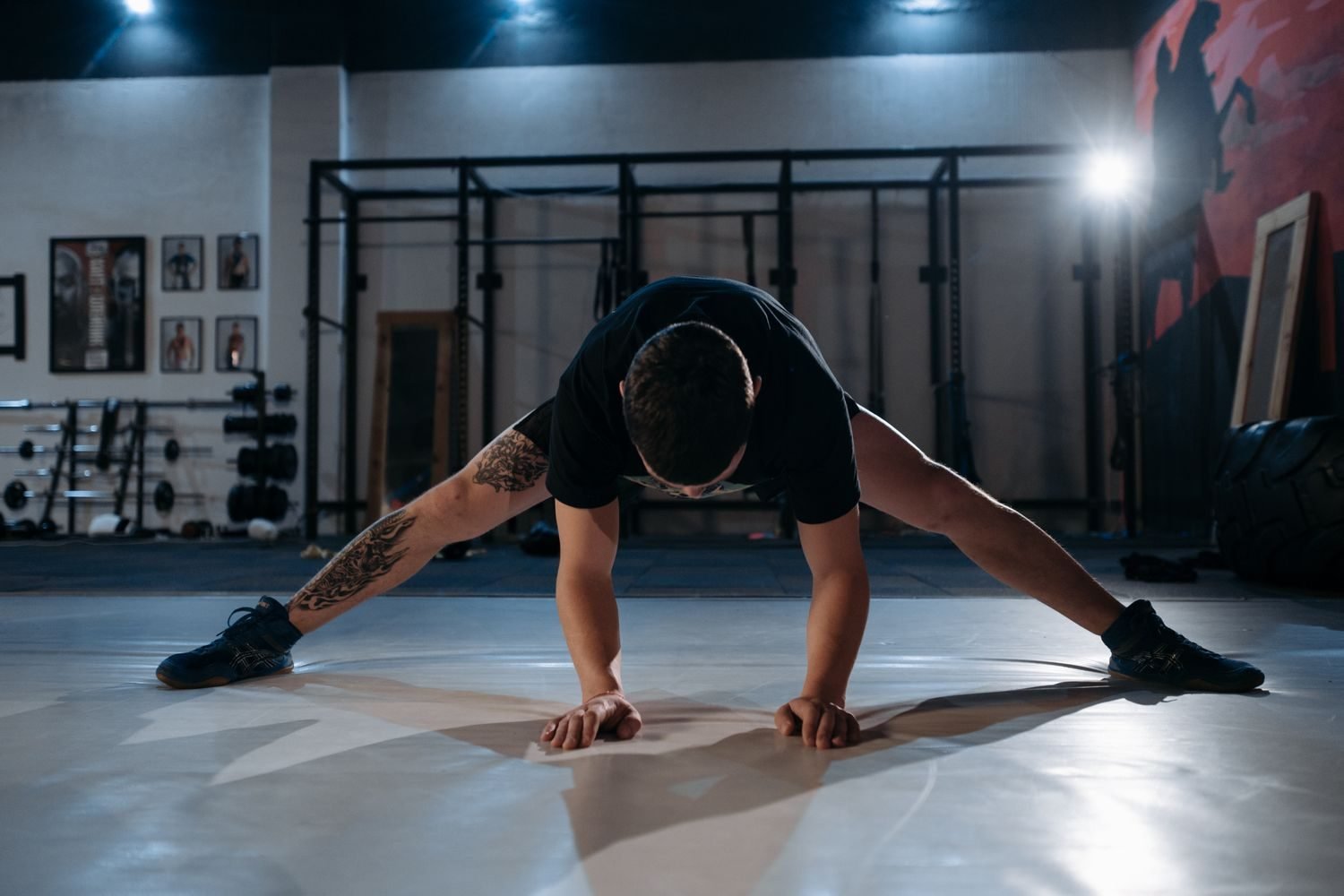 Man doing a dynamic lunge stretch during a gym warm-up
