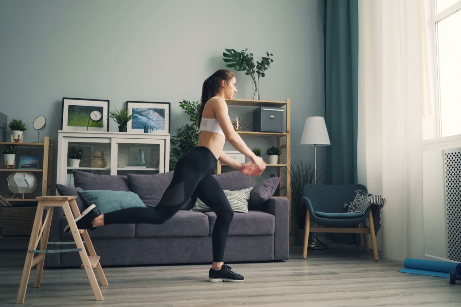 Woman exercising at home as part of a weekly training schedule