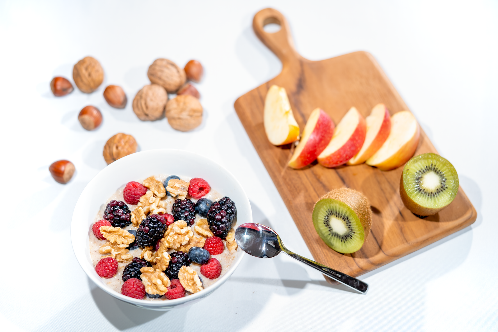 Protein-rich breakfast of oats, milk and nuts suited to a breastfeeding mother's weight loss diet chart