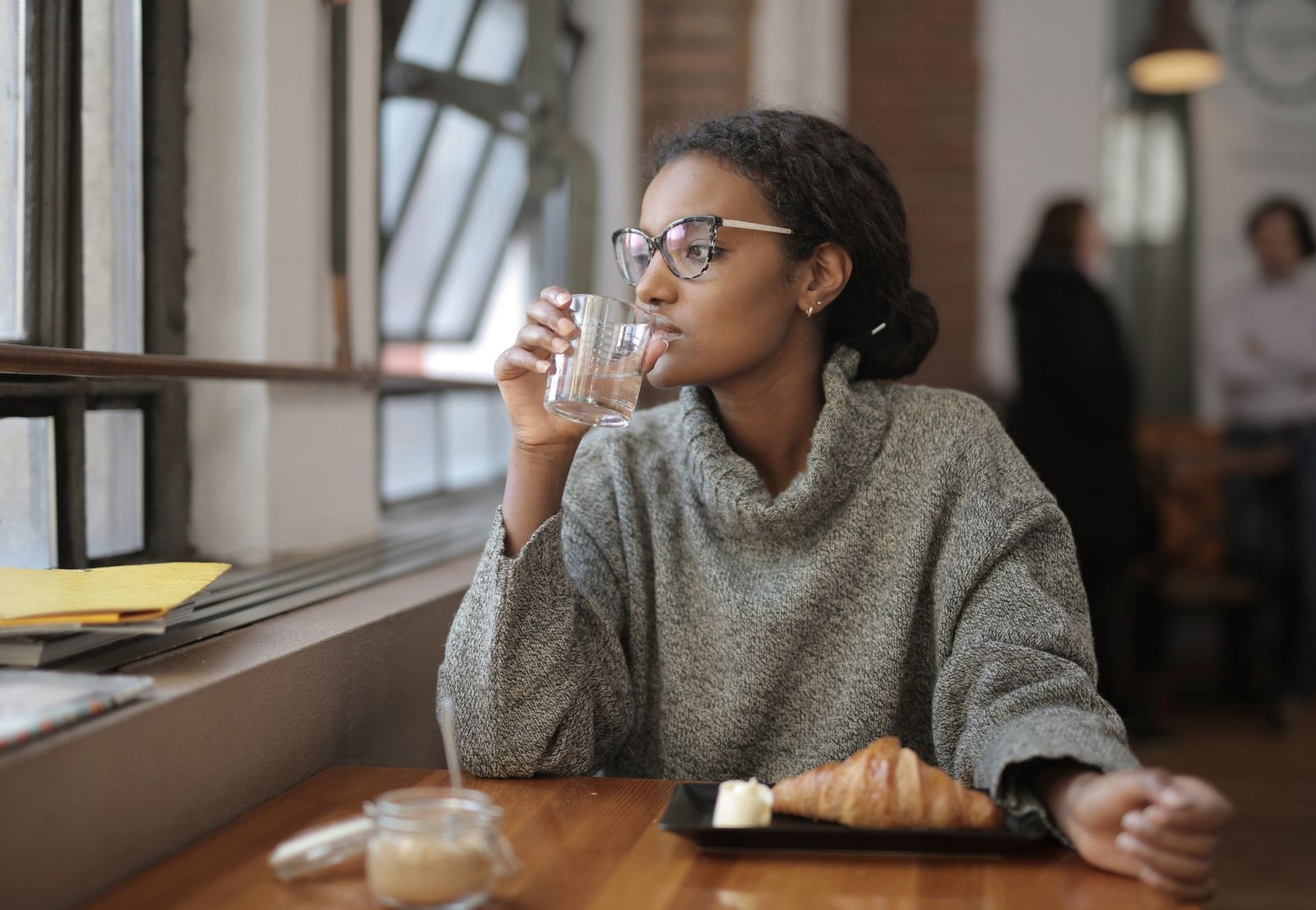 Drinking water to support milk supply and appetite control while breastfeeding