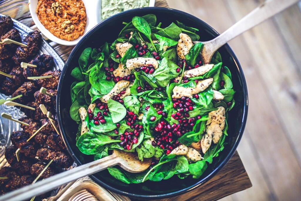 Low calorie salad bowl used to lose 2kg in a week